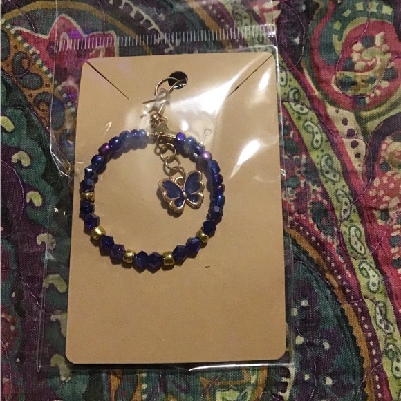 Beaded hoop butterfly earrings - Picture 1 of 1